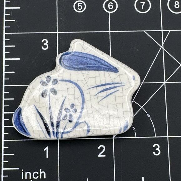 Vtg Dedham Potting Shed Bunny Rabbit Refridgerator Magnet Easter Cottagecore - Picture 1 of 6